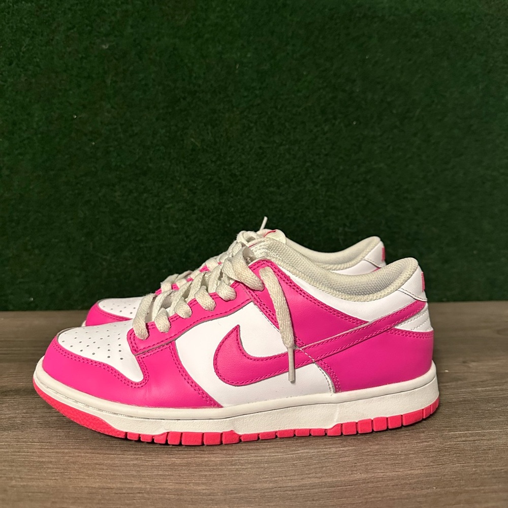 Nike Women’s Low Top Sneakers in White and Hot Pink
